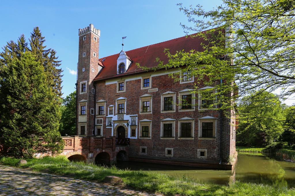 Bed and Breakfast Zamek Na Wodzie W Wojnowicach à Wojnowice  Extérieur photo